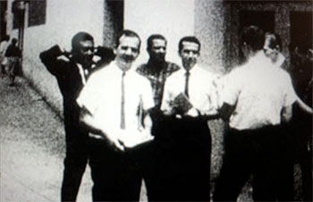 Oswald passing out FPCC leaflets in New Orleans